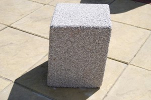 Słupek betonowy 20
