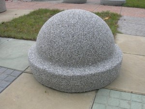Słupek betonowy 16