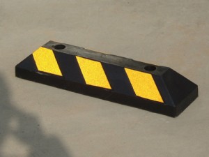 Odbojnica parkingowa kauczukowa 550x150x100 mm